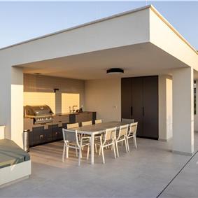 4 Bedroom Luxury Villa with Heated Pool and boat mooring, Ciovo near Trogir – Sleeps 8